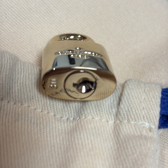 Brand new! Louis Vuitton gold lock and key #311 with pouch - Picture 4 of 5